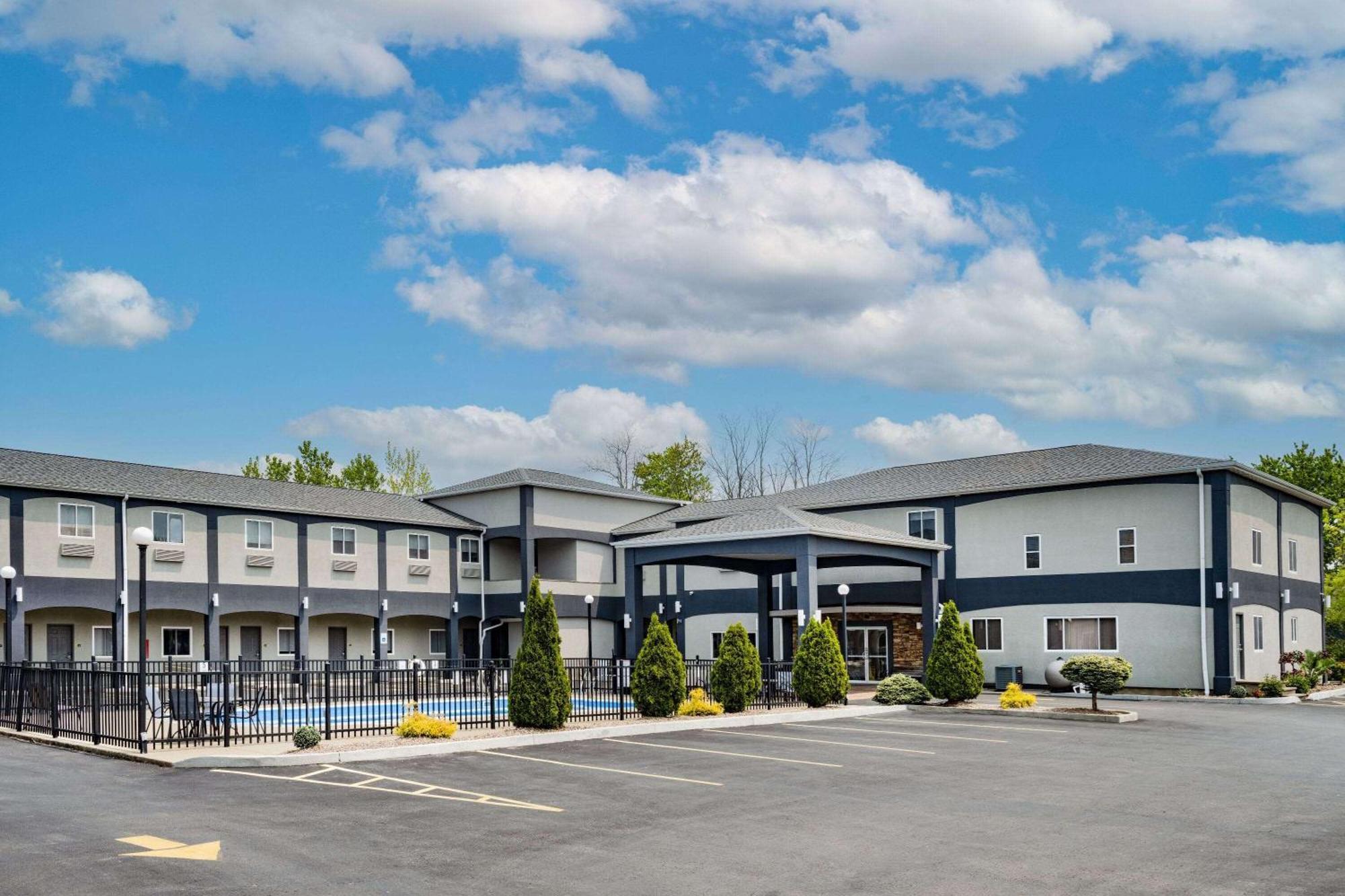 Days Inn & Suites By Wyndham Niagara Falls/Buffalo Exterior foto